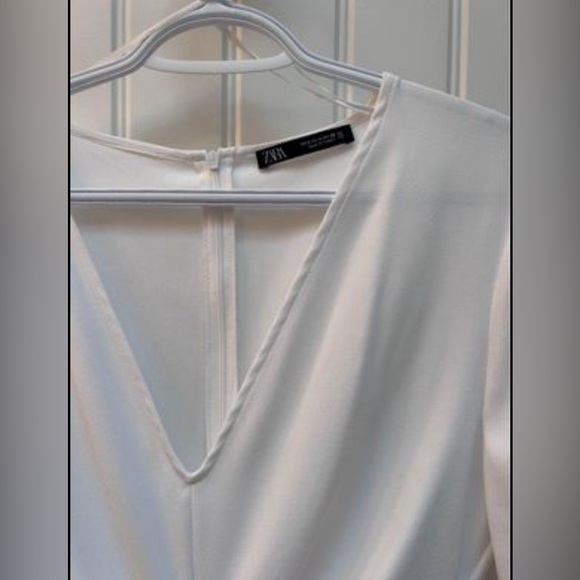 White Zara Romper w/ Gold Chain Detail - Picture 4 of 4